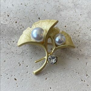 Elegant Gold Ginko Leaf Brooch with Pearls